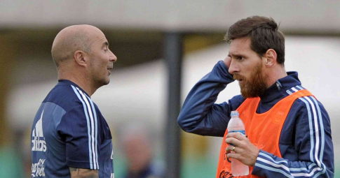 Cựu HLV Argentina: 'Messi là <b>thiên tài và thủ lĩnh thầm lặng</b>'