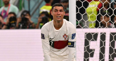 Huyền thoại MU: 'Ronaldo làm gì cũng bị gán mác người xấu'
