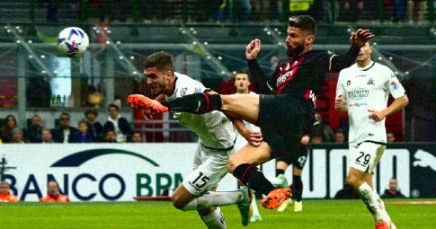 Olivier Giroud tỏa sáng giúp AC Milan thắng kịch tính và giành đặc quyền 'đi tắm sớm'