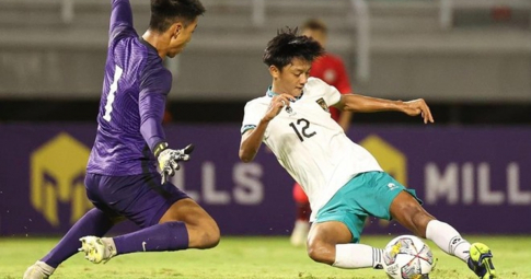 Lo U20 Việt Nam chơi tử thủ, U20 Indonesia luyện 'cảm giác mạnh'