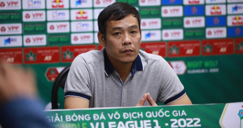 Phản ứng khó hiểu của cựu tuyển thủ Việt Nam khi bị CĐV phản ứng