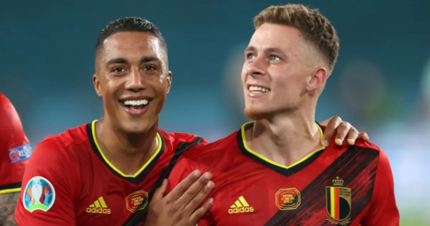 Bỉ mở tỷ số bằng một siêu phẩm đẹp mắt của Hazard