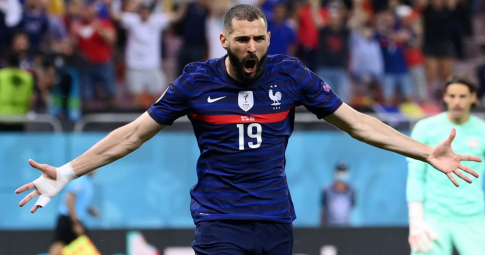 ĐT Pháp vươn lên dẫn trước với 2 bàn thắng liên tiếp của Benzema