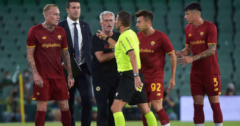 Real Betis 5-2 Roma: Roma của Mourinho nhận thẻ đỏ kỷ lục trong một trận giao hữu