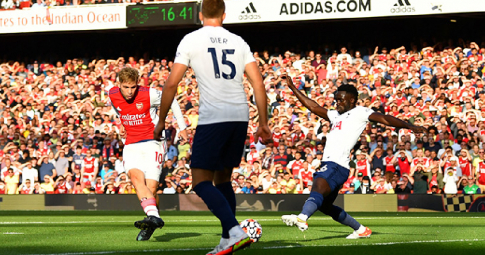 Arsenal phô trương sức mạnh tại sân nhà