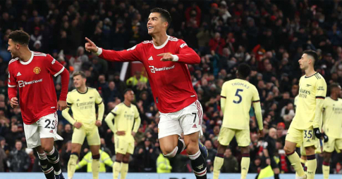 <b>Ronaldo chính thức làm nên lịch sử</b> khi 'xé lưới' Arsenal