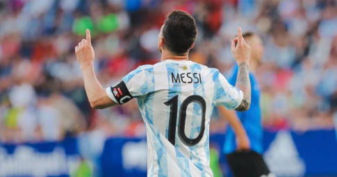 Messi lần đầu ghi "bàn tay nhỏ" cho tuyển Argentina