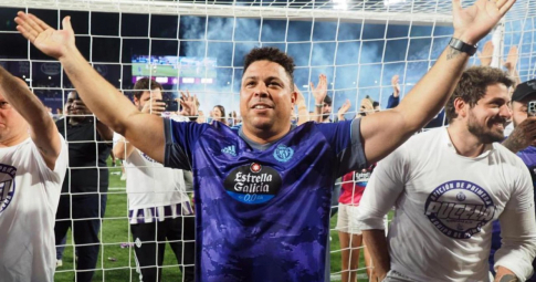 Màn ăn mừng độc lạ của Ronaldo ”béo” trước chiến tích của đội nhà