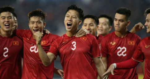 Đại thắng Malaysia, Việt Nam chiếm ngôi đầu bảng