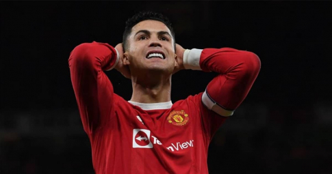 Ronaldo chê trách Man United, lập tức bị Wayne Rooney ’chỉnh đốn’
