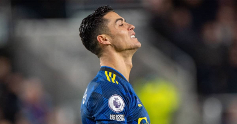 CĐV tranh cãi về phản ứng giận dữ của Ronaldo khi bị thay ra sớm