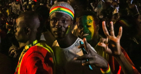 <b>CĐV Senegal 'cosplay' dịch zombie</b> để ăn mừng chức vô địch AFCON 2022