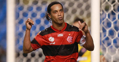 Ronaldinho chính thức ký hợp đồng với đội bóng Indonesia