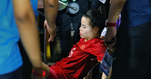 Cầu thủ ĐT nữ Việt Nam phải nhập viện sau giữa trận gặp Myanmar
