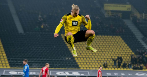 Erling Haaland đánh dấu cột mốc lịch sử trong màu áo Borussia Dortmund