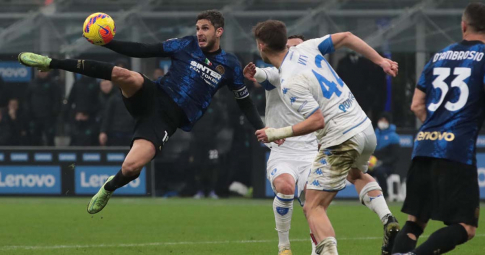 <b>Inter Milan giành quyền vào tứ kết Coppa Italia</b> sau khi 'từ cõi chết trở về'