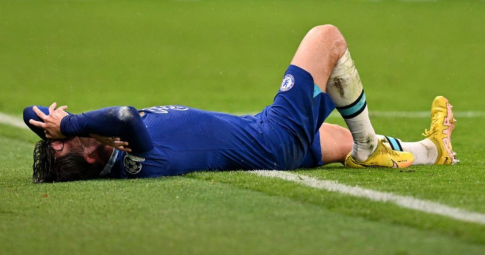 CHÍNH THỨC! Gục xuống đau đớn, <b>sao Chelsea bỏ lỡ World Cup</b>