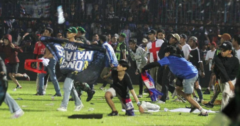 <b>Chủ tịch FIFA lên tiếng về bạo loạn Indonesia</b>, Liverpool, M.U cùng Real nhắn gửi