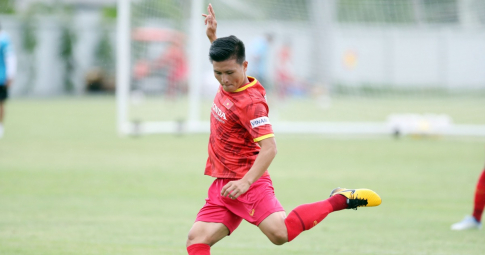 HLV Pau FC trả lời chuyện Quang Hải rời CLB, tham dự AFF Cup 2022