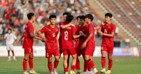 HLV Troussier chỉ ra hạn chế của cầu thủ trẻ Việt Nam so với Indonesia, Thái Lan