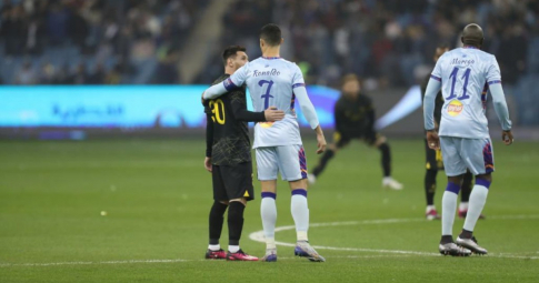 Lập cú đúp tung lưới PSG, Ronaldo đăng ảnh <b>khoác vai Messi</b> và bày tỏ cảm xúc