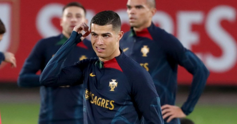 Ronaldo bất ngờ đổ bệnh, HLV Bồ Đào Nha làm sáng tỏ nghi vấn bị ép sử dụng CR7