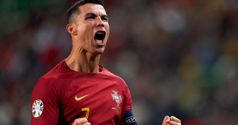 Ronaldo phá kỷ lục thế giới, cán mốc bàn thắng 3 con số lịch sử chưa từng có