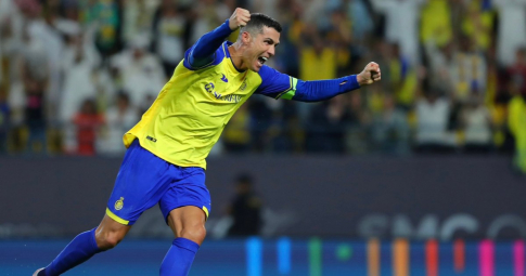 Ronaldo sút phạt xuyên hàng rào ghi bàn, Al Nassr lội ngược dòng thắng trận