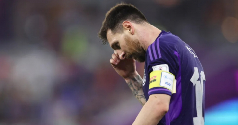 Sút hỏng penalty, Messi giận dữ lên tiếng