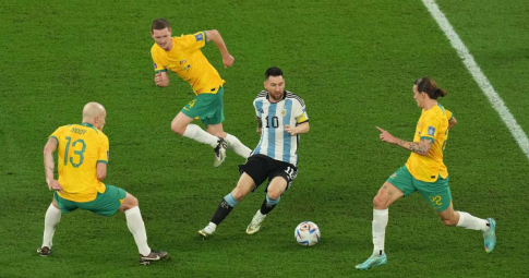 Thua Argentina, HLV tuyển Úc đánh giá <b>tầm cỡ của Messi</b>