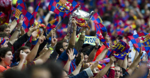 CĐV Barcelona ăn mừng danh hiệu ’Where is Mbappe’
